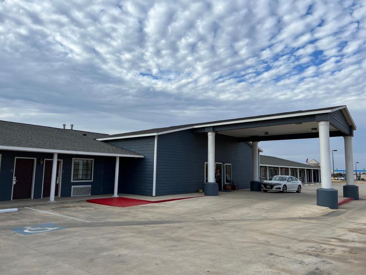 Hotel Bien Venido Pearsall Exterior photo
