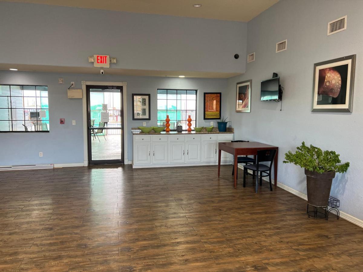 Hotel Bien Venido Pearsall Exterior photo